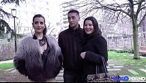 Siham et Julie deux coquines qui savent s'amuser avec un gode et une bite